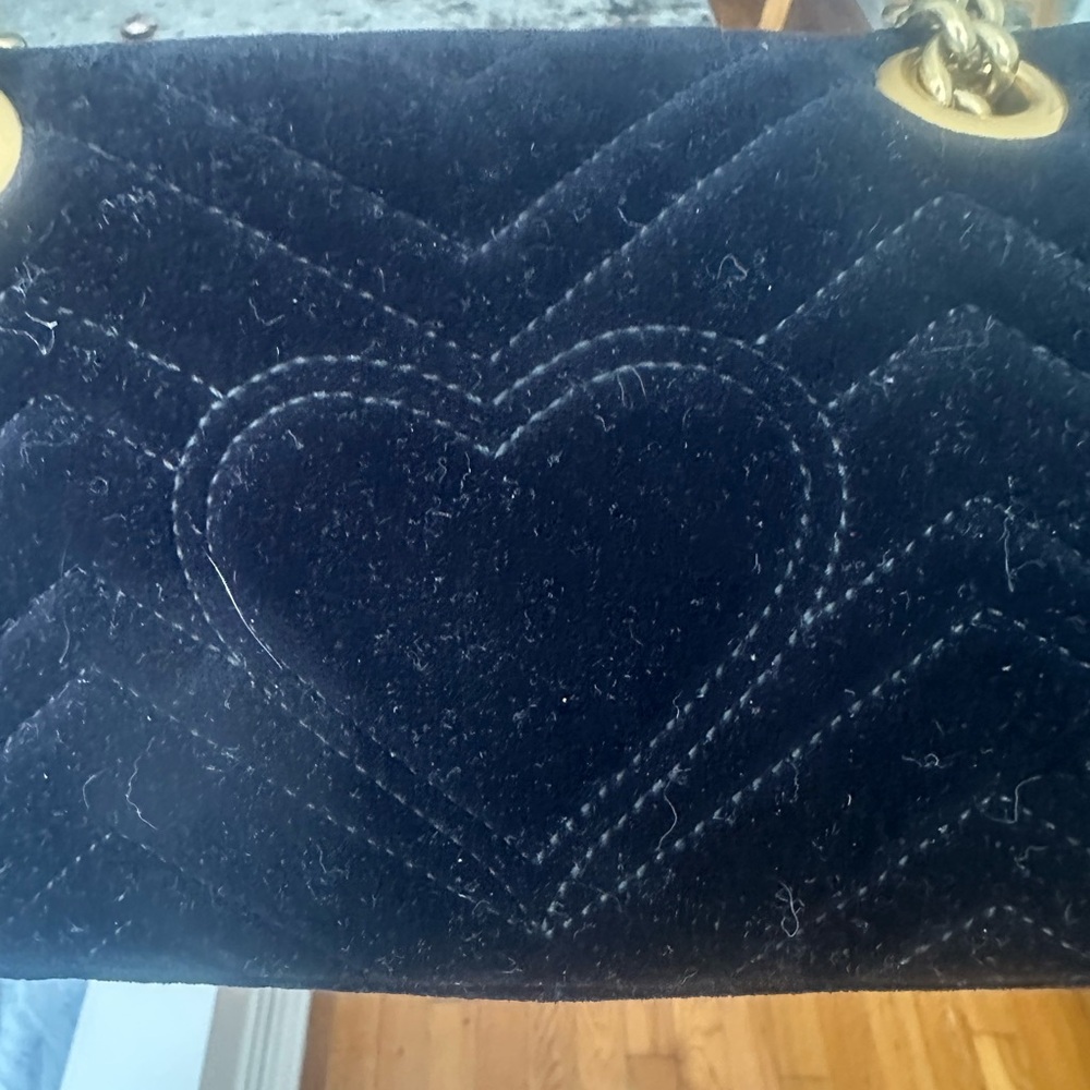 Gucci Black Quilted Velvet Shoulder Bag with Gold Hardware . Texture - velvet. - Picture 9 of 11